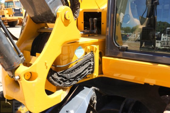 2013 DEERE 85D BAGGER