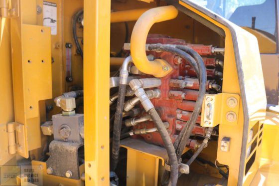 2013 DEERE 85D BAGGER