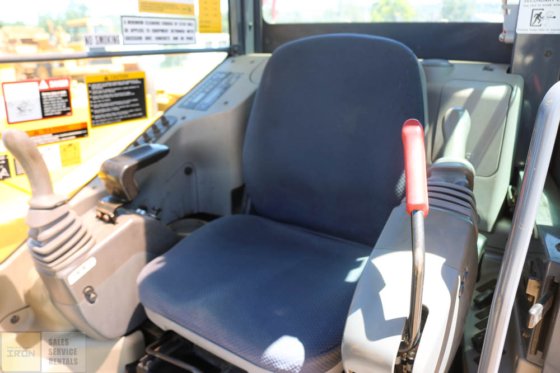 2013 DEERE 85D BAGGER