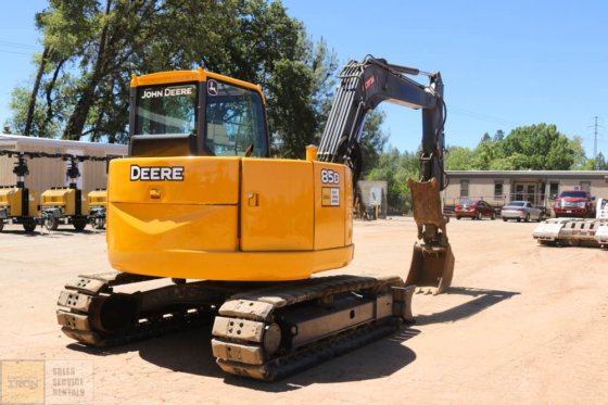 2013 DEERE 85D BAGGER