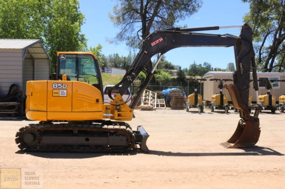 2013 DEERE 85D BAGGER
