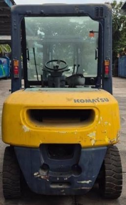 小松 4 轮平衡重叉车