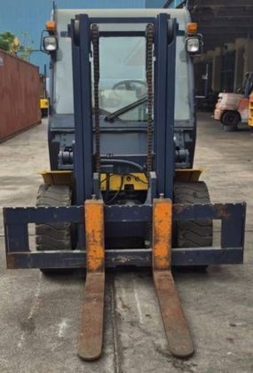 小松 4 轮平衡重叉车