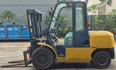 小松 4 轮平衡重叉车