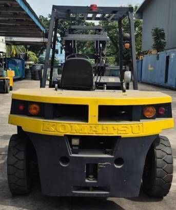 小松 4 轮平衡重叉车