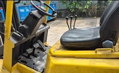 小松 4 轮平衡重叉车