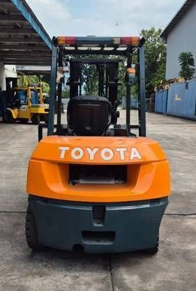 トヨタ 4輪カウンター式フォークリフト