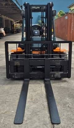 トヨタ 4輪カウンター式フォークリフト