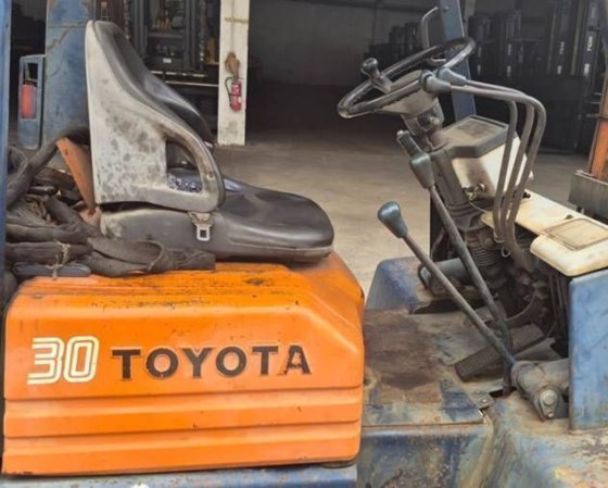 丰田四轮平衡重叉车