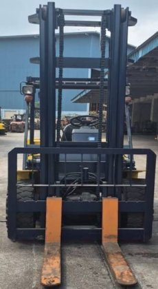 小松 4 轮平衡重叉车