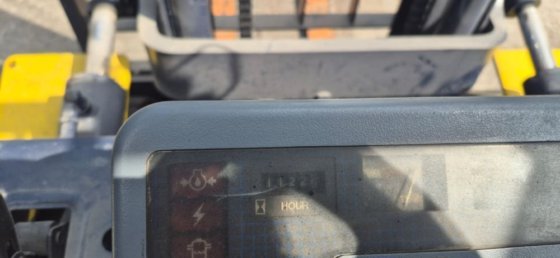 小松 4 轮平衡重叉车