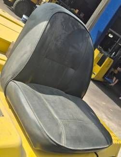 小松 4 轮平衡重叉车