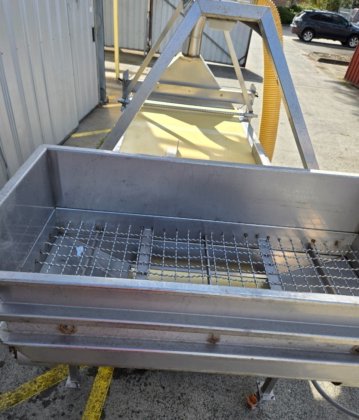 STEEL SORTING TABLE