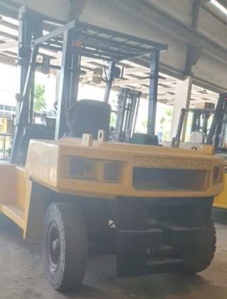 小松 4 轮平衡重叉车