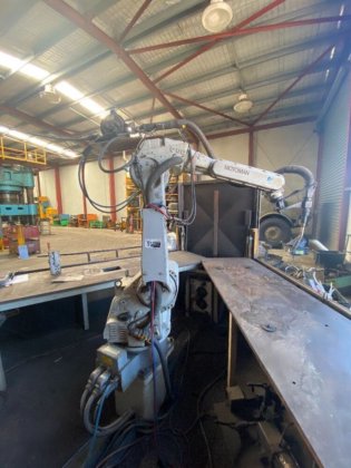 モトマン ロボット溶接セル