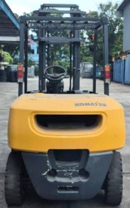 小松 4 轮平衡重叉车