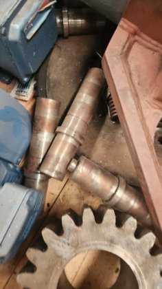 电动机及杂物件箱