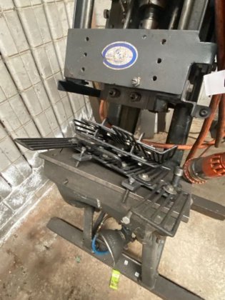 约翰·海因 201A 系列 2 倾斜动力压力机