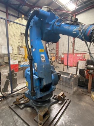 モトマン UP 130 工業用ロボット