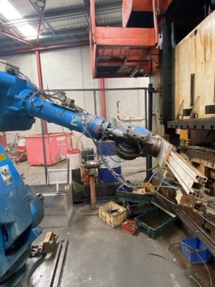 モトマン UP 130 工業用ロボット