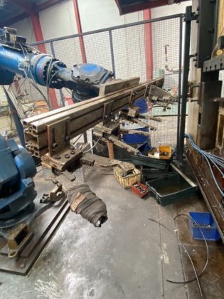 モトマン UP 130 工業用ロボット