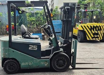 住友耶鲁四轮平衡式叉车