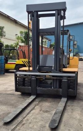 小松 4 轮平衡重叉车