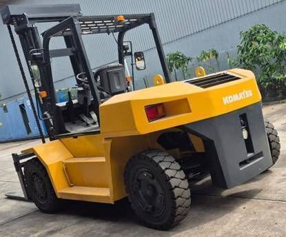 小松 4 轮平衡重叉车