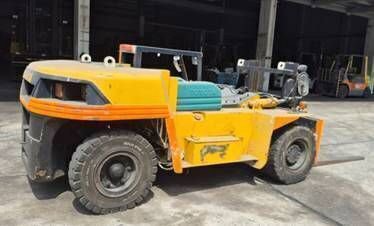 小松 4 轮平衡重叉车