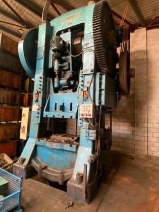 シュルラー・シングルポイント成形プレス