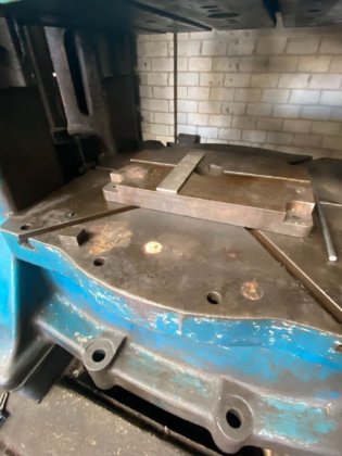 シュルラー・シングルポイント成形プレス