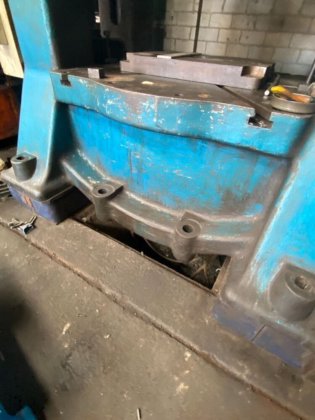 シュルラー・シングルポイント成形プレス