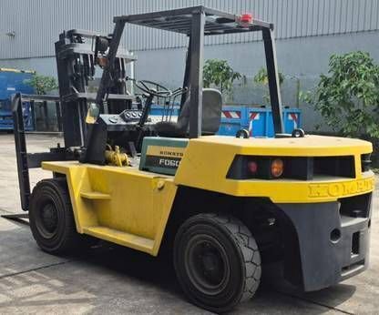 小松 4 轮平衡重叉车