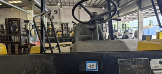 小松 4 轮平衡重叉车