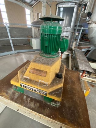 粉末制备系统（亚硫酸氢钠）配有 Lightnin 搅拌器