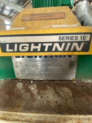 粉末制备系统（亚硫酸氢钠）配有 Lightnin 搅拌器