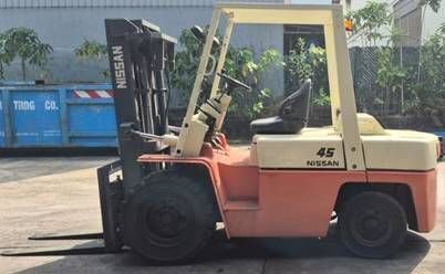 日产 4 向弯衡式叉车