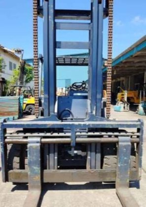 小松 4 轮平衡重叉车