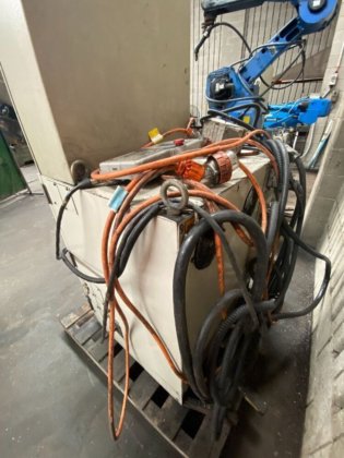 モトーマン UP20 工業用ロボット