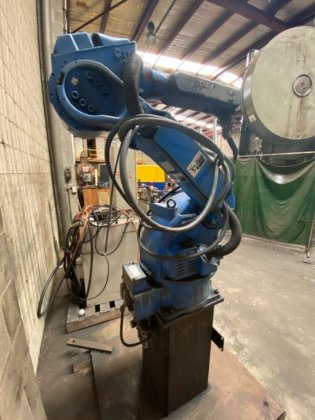 モトーマン UP20 工業用ロボット