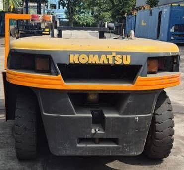 小松 4 轮平衡重叉车