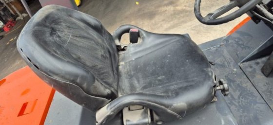 トヨタ 4輪カウンター式フォークリフト