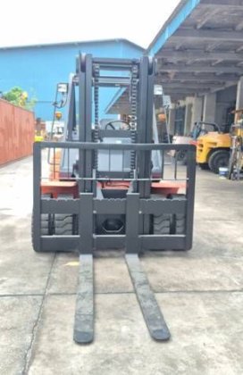 トヨタ 4輪カウンター式フォークリフト