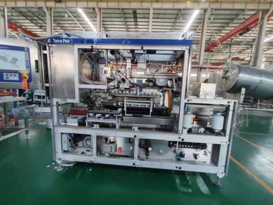 2001 利乐TCA21贴盖机