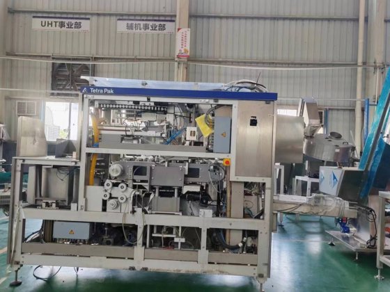 2001 利乐TCA21贴盖机