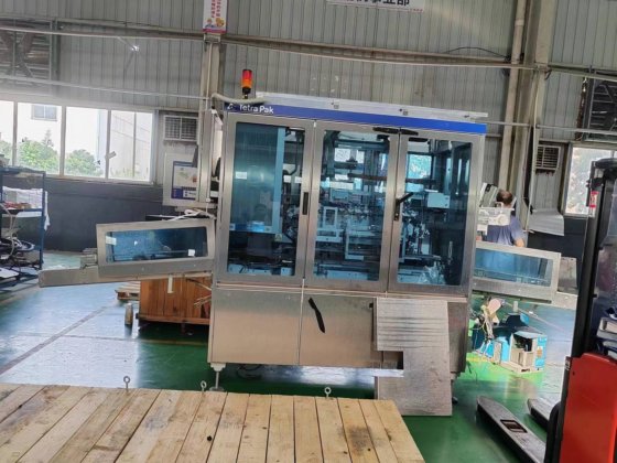 利乐TCA45贴盖机