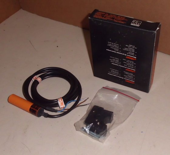 IFM社製電磁誘導センサー - IA-3010-BPKG 9272