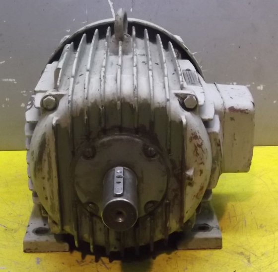 Electric motor 4 kW 960 rpm from AEG AM132MY6 15243 in Wiefelstede