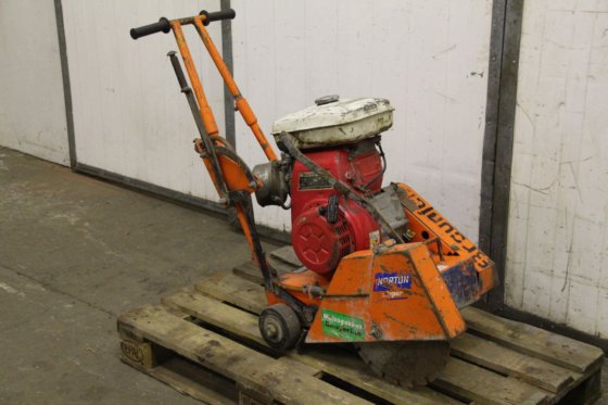 Floor saw from Norton Clipper - saw 