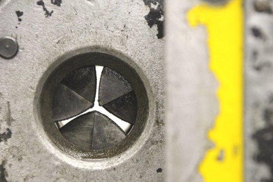 Thread cutting machine from REMS